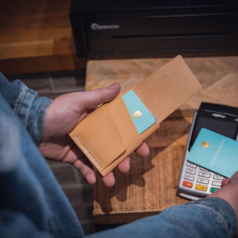 Natural Veg Tan leather credit cardholder