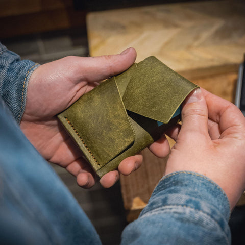 minimalist green mens cardholder